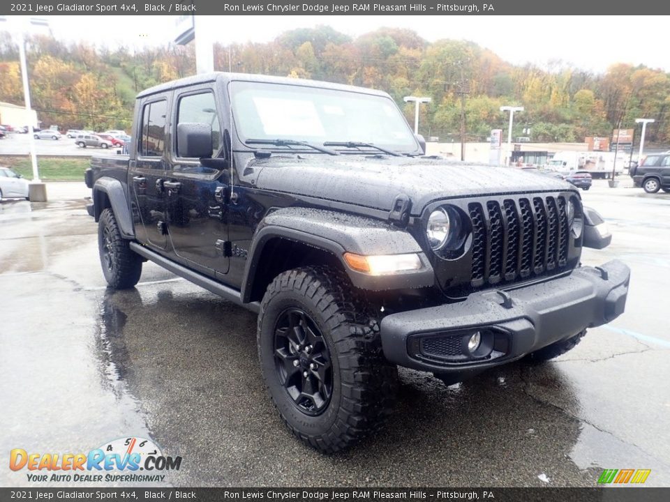 Front 3/4 View of 2021 Jeep Gladiator Sport 4x4 Photo #3
