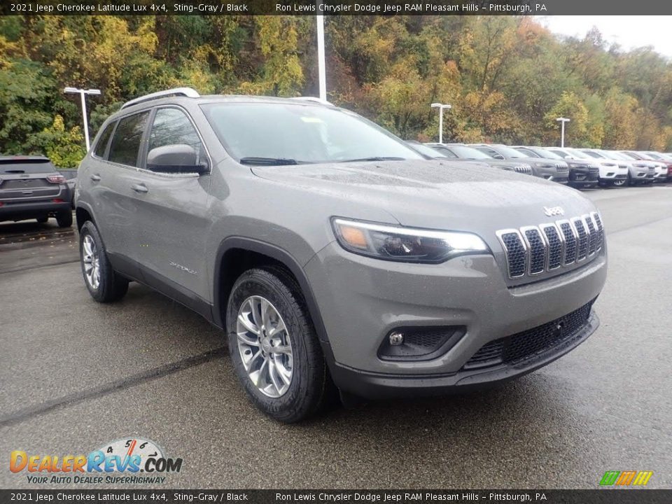 Front 3/4 View of 2021 Jeep Cherokee Latitude Lux 4x4 Photo #3