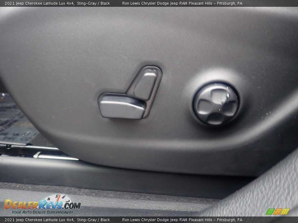2021 Jeep Cherokee Latitude Lux 4x4 Sting-Gray / Black Photo #11