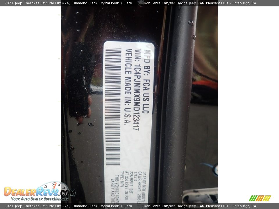 2021 Jeep Cherokee Latitude Lux 4x4 Diamond Black Crystal Pearl / Black Photo #11
