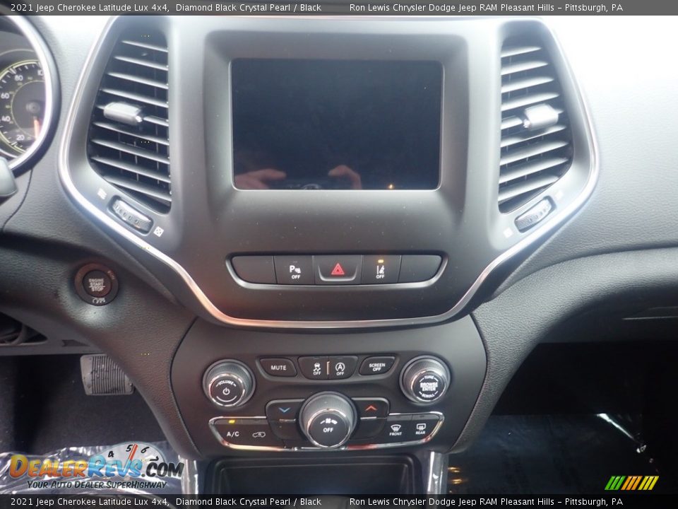 2021 Jeep Cherokee Latitude Lux 4x4 Diamond Black Crystal Pearl / Black Photo #17