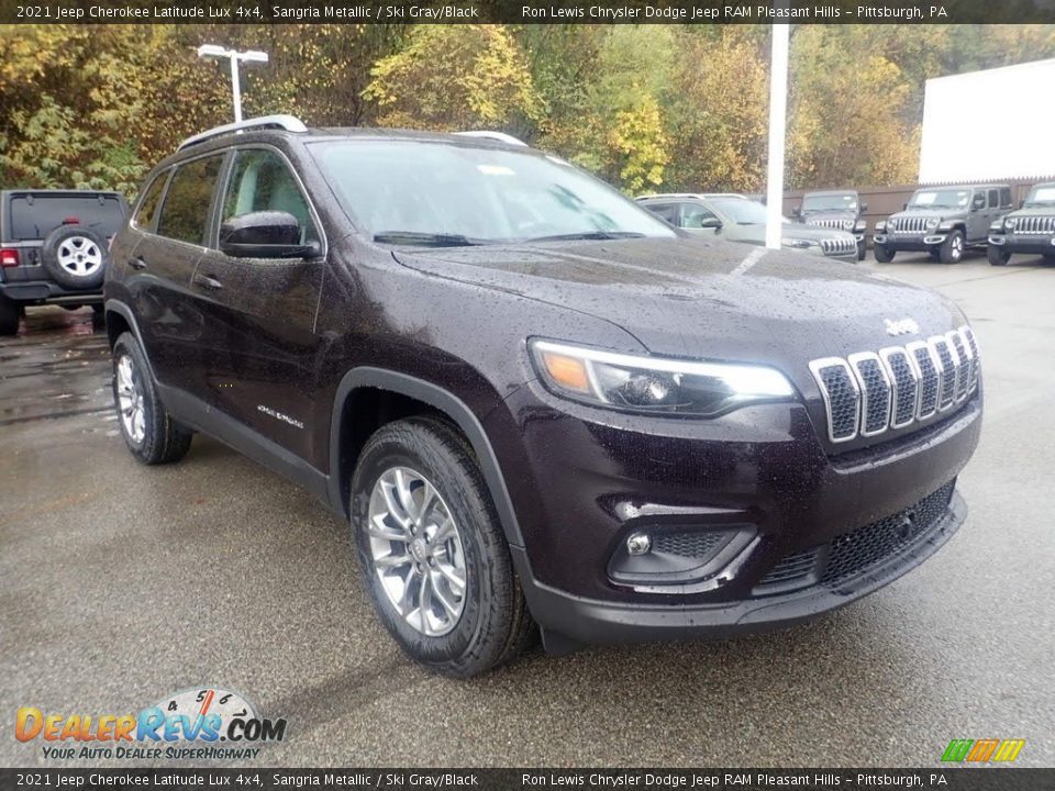 Front 3/4 View of 2021 Jeep Cherokee Latitude Lux 4x4 Photo #3