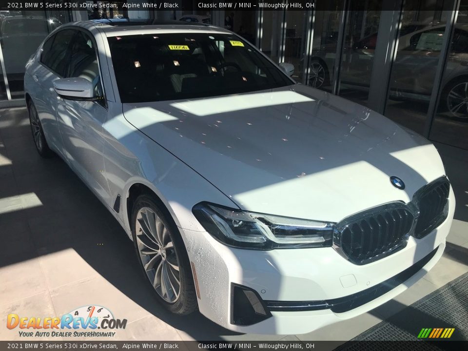 2021 BMW 5 Series 530i xDrive Sedan Alpine White / Black Photo #1