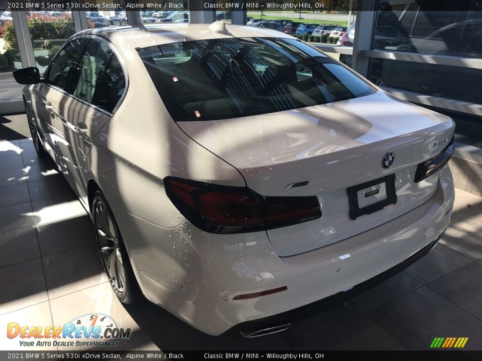 2021 BMW 5 Series 530i xDrive Sedan Alpine White / Black Photo #2