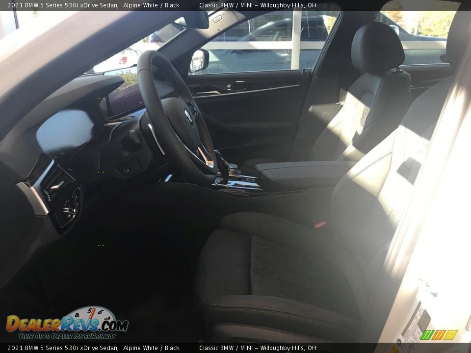 2021 BMW 5 Series 530i xDrive Sedan Alpine White / Black Photo #4
