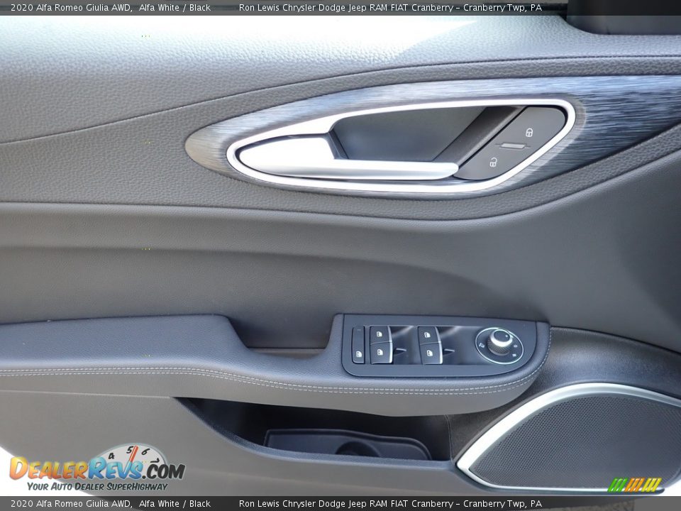 Door Panel of 2020 Alfa Romeo Giulia AWD Photo #17