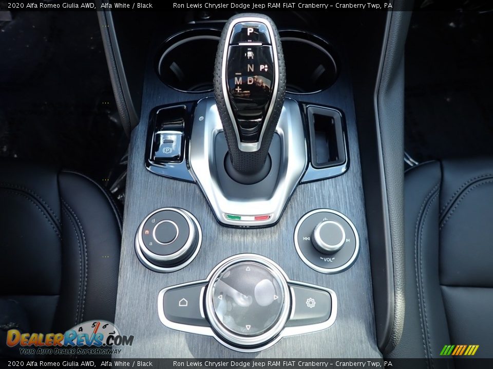 2020 Alfa Romeo Giulia AWD Shifter Photo #19