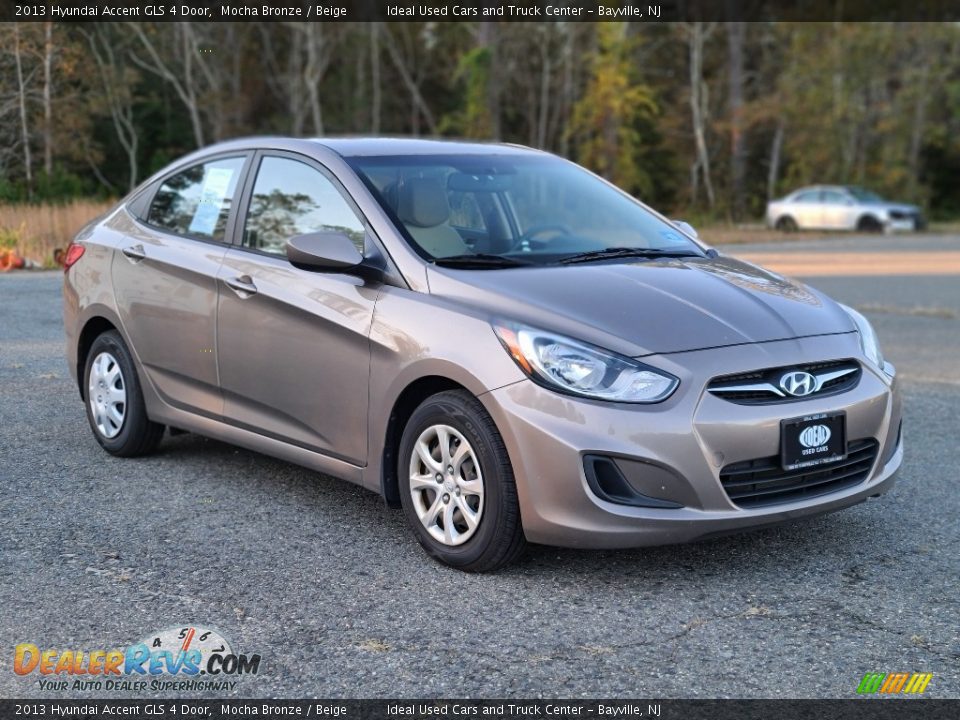 Front 3/4 View of 2013 Hyundai Accent GLS 4 Door Photo #7