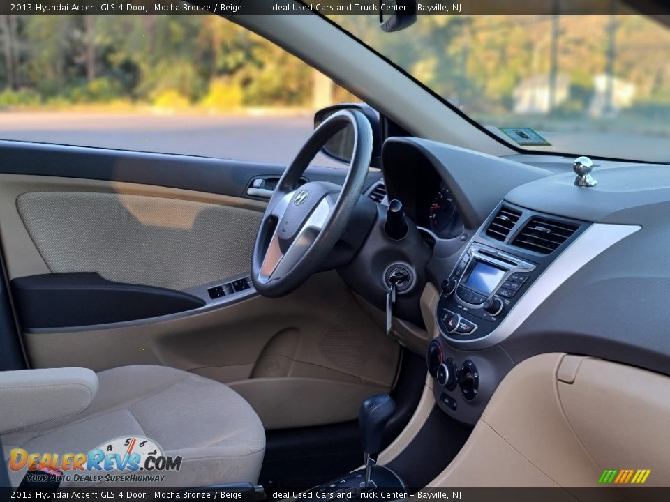 2013 Hyundai Accent GLS 4 Door Mocha Bronze / Beige Photo #10