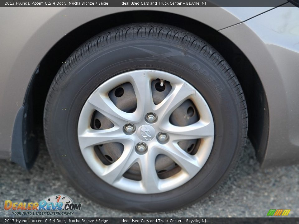 2013 Hyundai Accent GLS 4 Door Mocha Bronze / Beige Photo #25