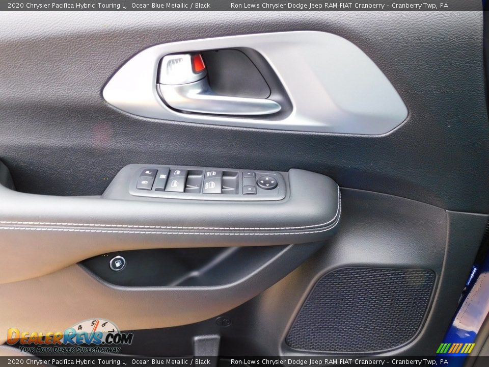 Door Panel of 2020 Chrysler Pacifica Hybrid Touring L Photo #15