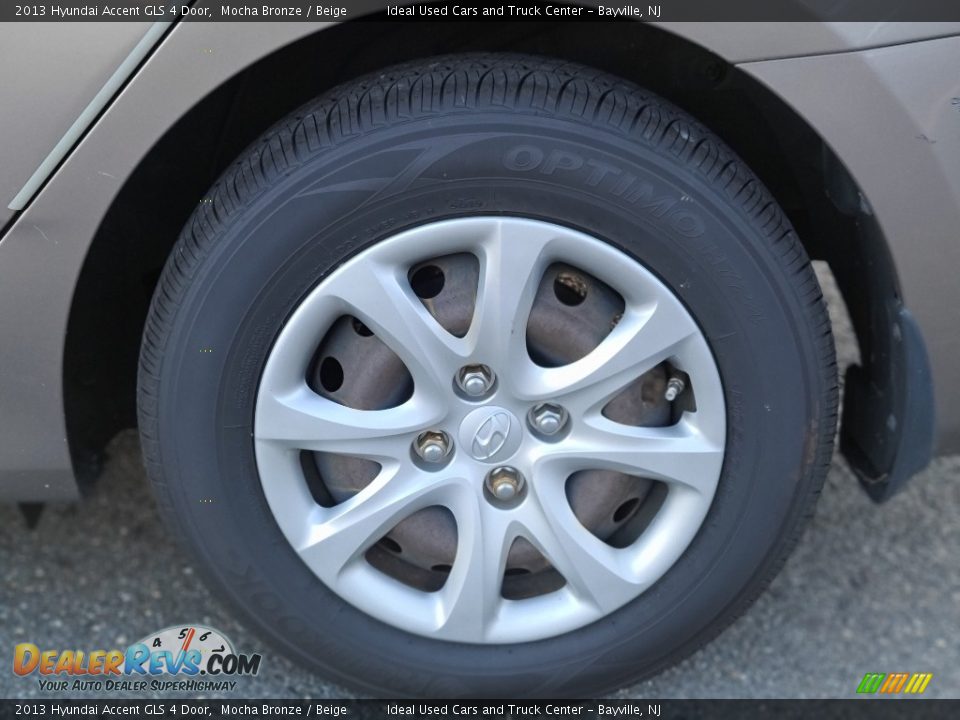 2013 Hyundai Accent GLS 4 Door Mocha Bronze / Beige Photo #27