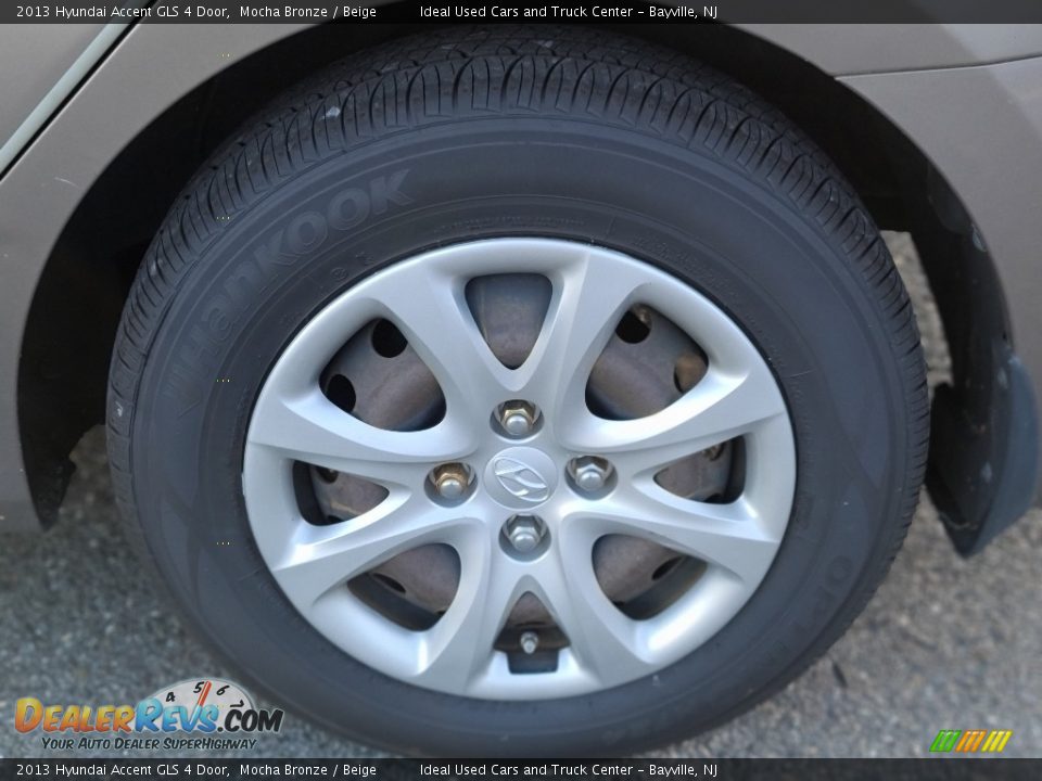 2013 Hyundai Accent GLS 4 Door Mocha Bronze / Beige Photo #28