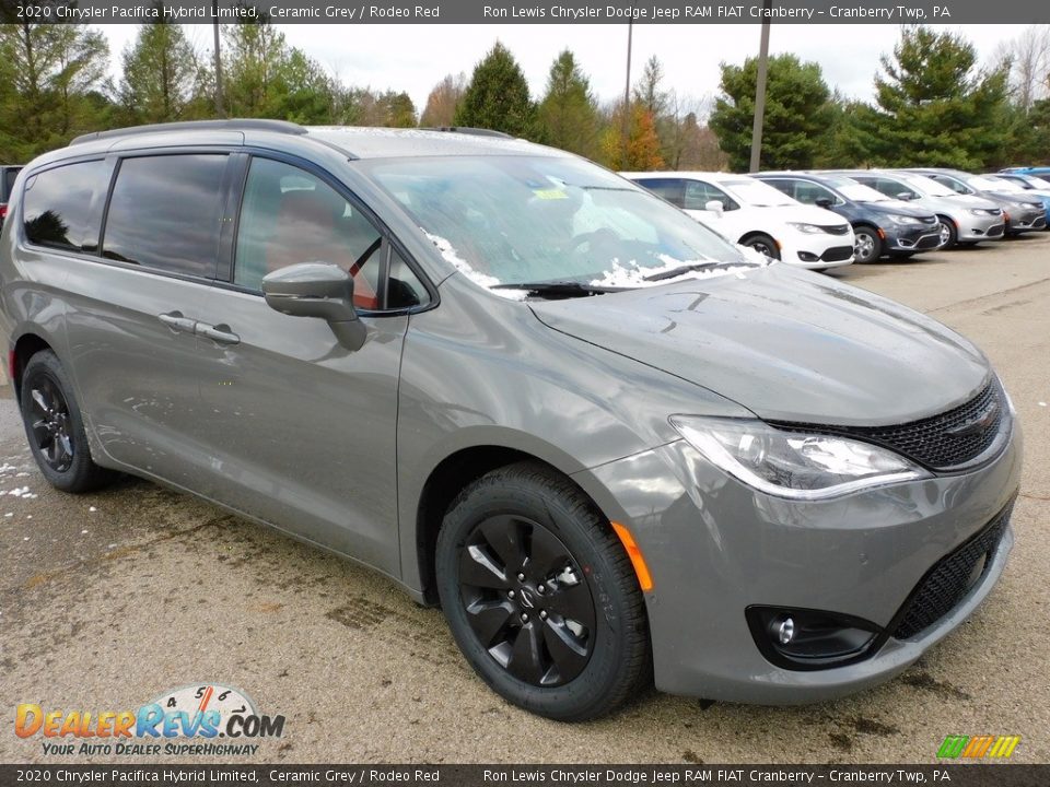 2020 Chrysler Pacifica Hybrid Limited Ceramic Grey / Rodeo Red Photo #3