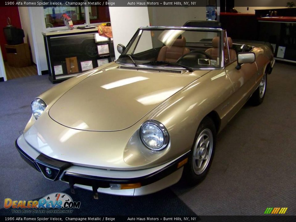 1986 Alfa Romeo Spider Veloce Champagne Metallic / Beige Photo #1
