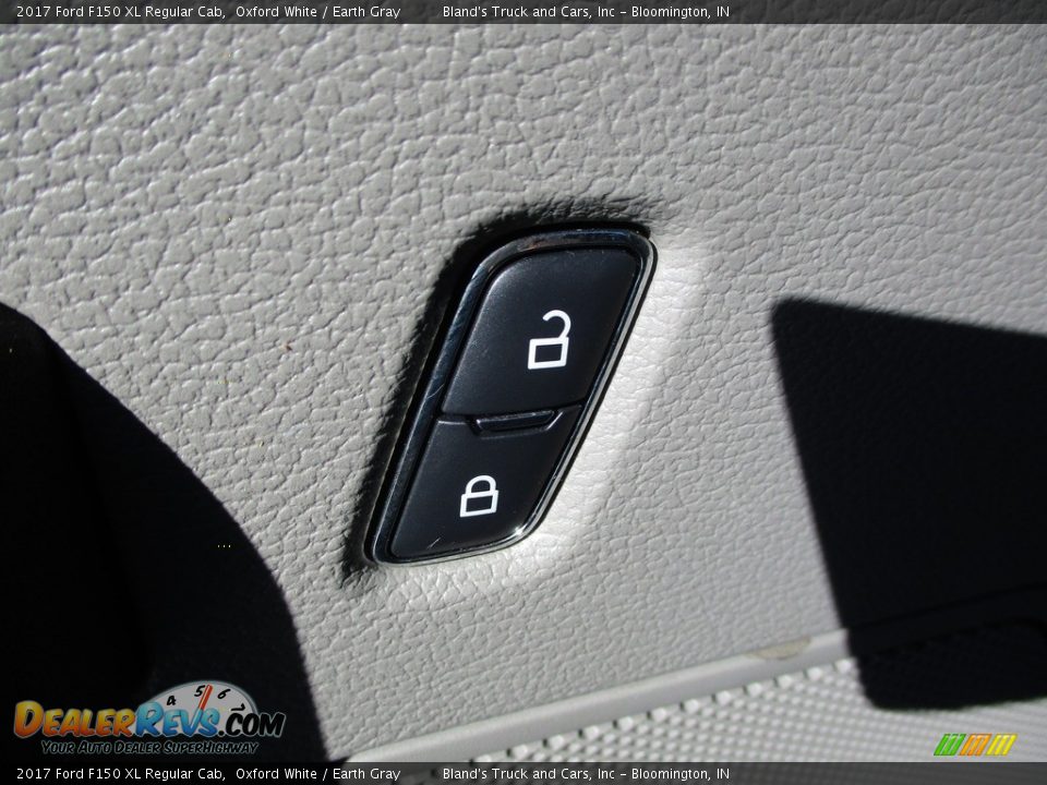2017 Ford F150 XL Regular Cab Oxford White / Earth Gray Photo #10