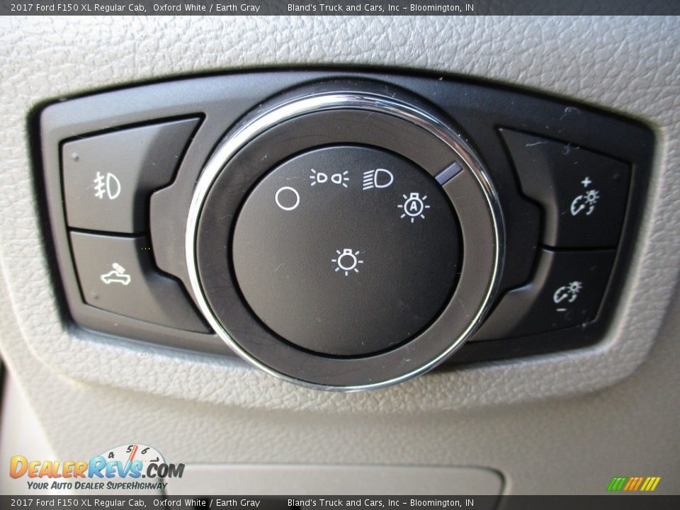2017 Ford F150 XL Regular Cab Oxford White / Earth Gray Photo #11