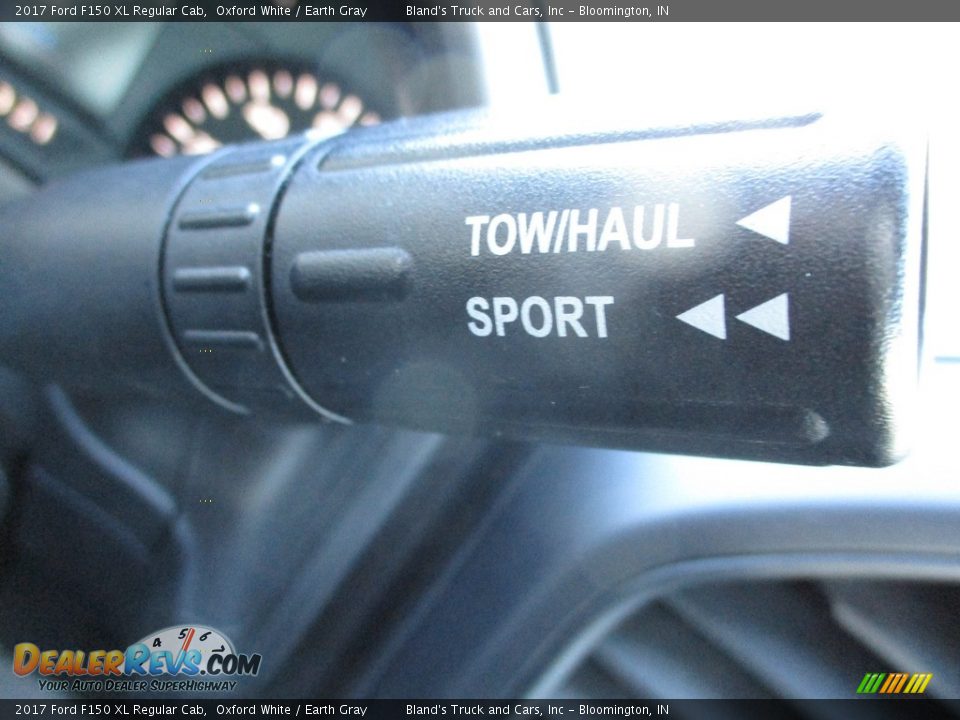 2017 Ford F150 XL Regular Cab Oxford White / Earth Gray Photo #19