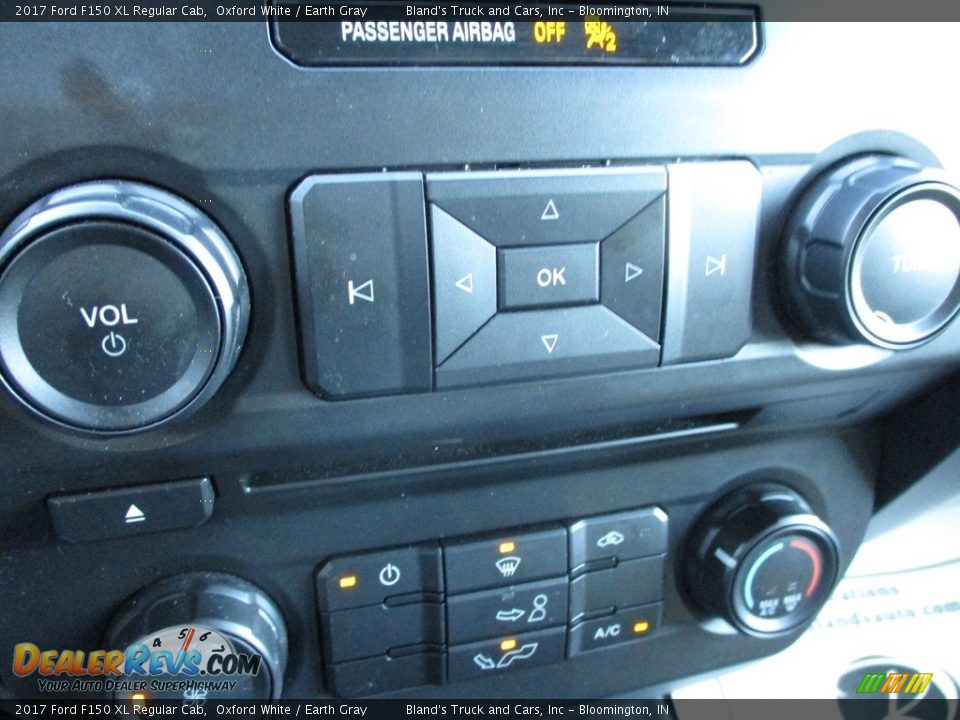 2017 Ford F150 XL Regular Cab Oxford White / Earth Gray Photo #24