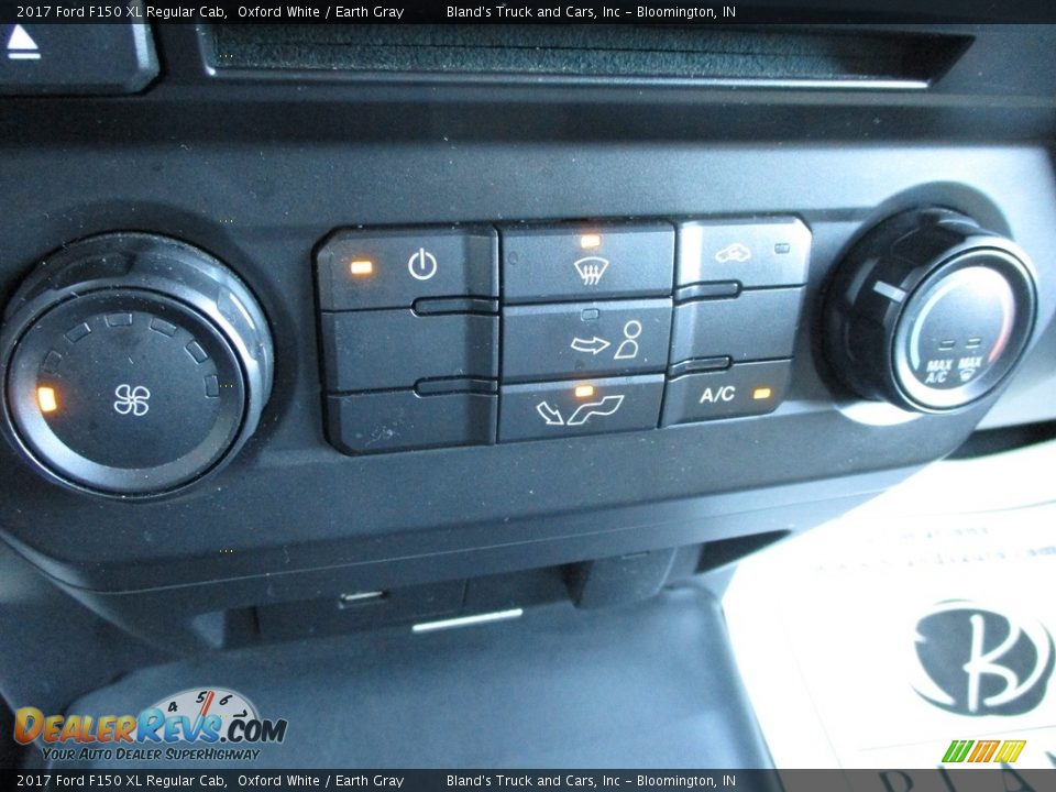 2017 Ford F150 XL Regular Cab Oxford White / Earth Gray Photo #25