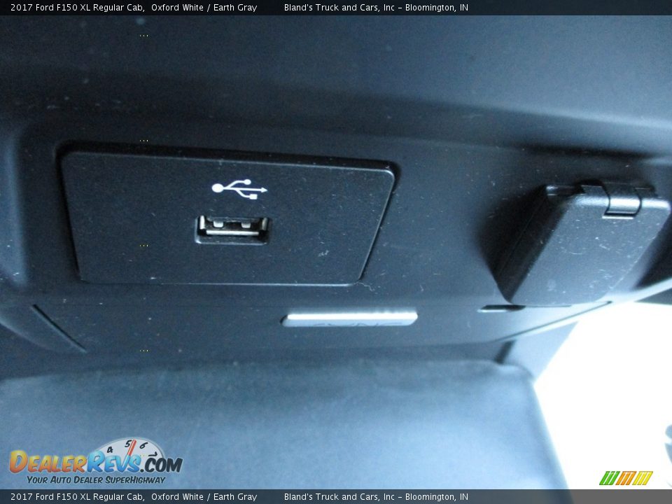 2017 Ford F150 XL Regular Cab Oxford White / Earth Gray Photo #26