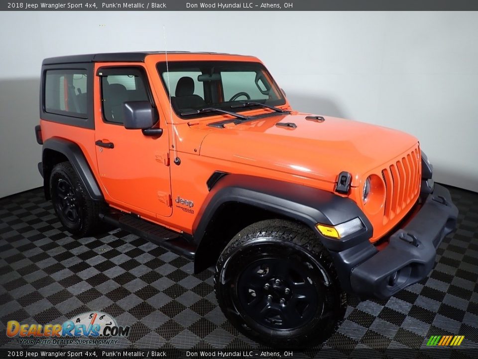 Front 3/4 View of 2018 Jeep Wrangler Sport 4x4 Photo #2