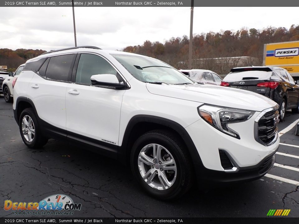 Front 3/4 View of 2019 GMC Terrain SLE AWD Photo #4