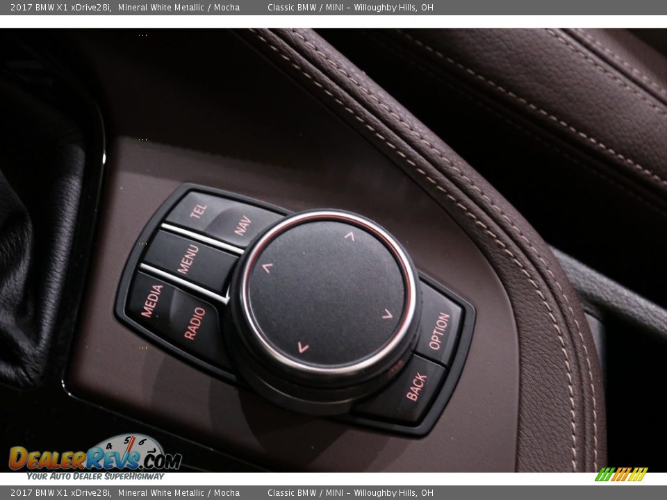 2017 BMW X1 xDrive28i Mineral White Metallic / Mocha Photo #24