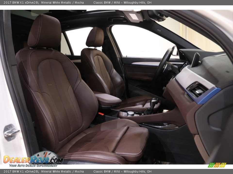 2017 BMW X1 xDrive28i Mineral White Metallic / Mocha Photo #25