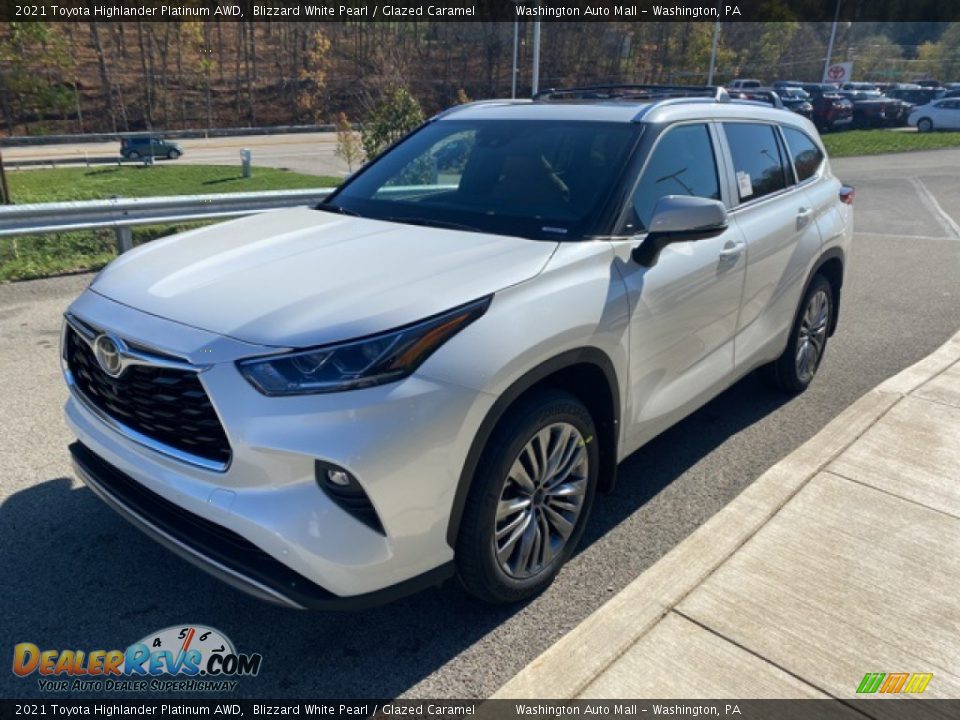 Front 3/4 View of 2021 Toyota Highlander Platinum AWD Photo #13