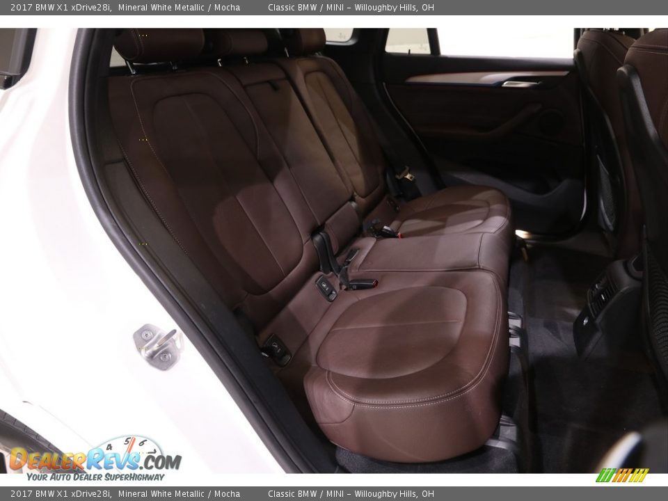 2017 BMW X1 xDrive28i Mineral White Metallic / Mocha Photo #26
