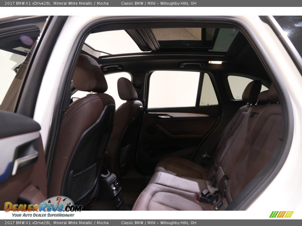 2017 BMW X1 xDrive28i Mineral White Metallic / Mocha Photo #27