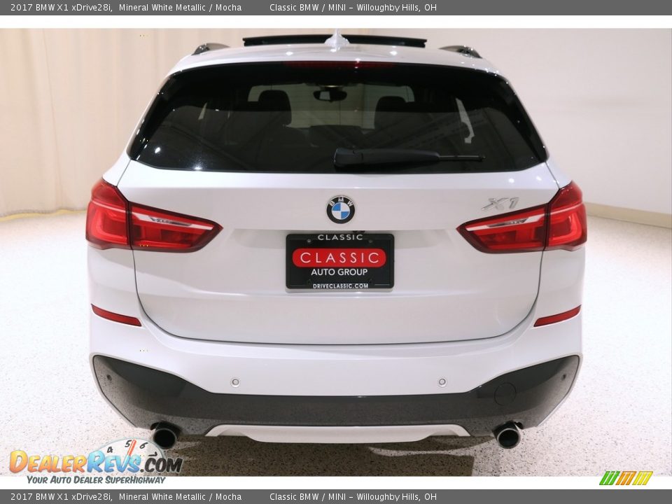2017 BMW X1 xDrive28i Mineral White Metallic / Mocha Photo #30