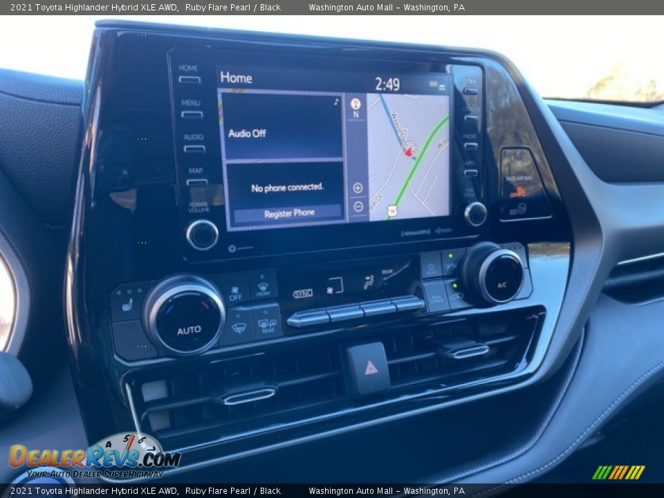 Controls of 2021 Toyota Highlander Hybrid XLE AWD Photo #8