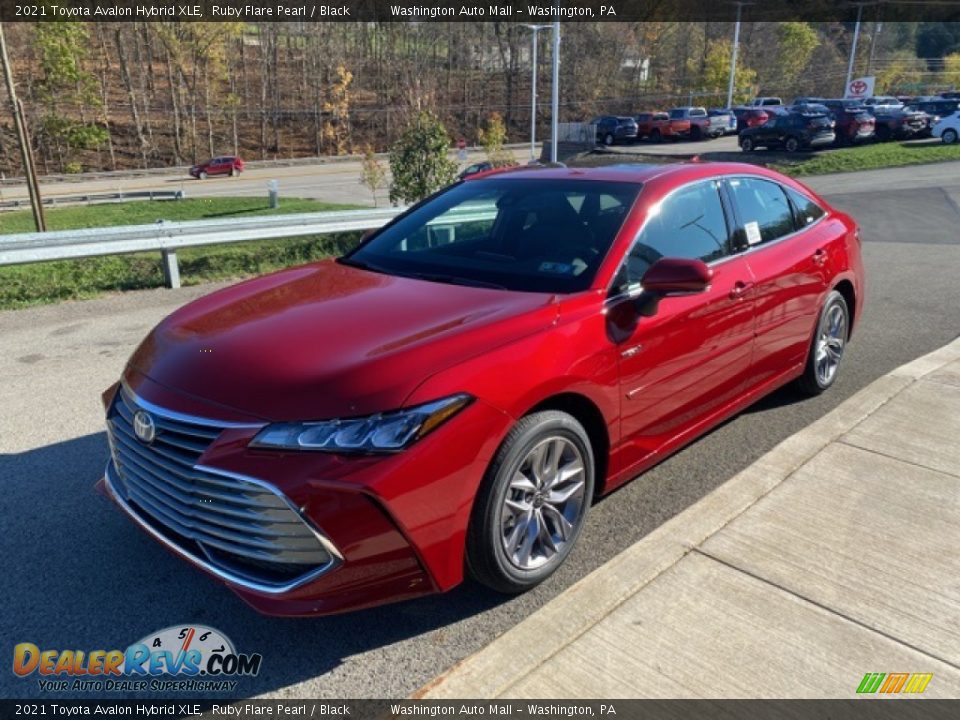 Front 3/4 View of 2021 Toyota Avalon Hybrid XLE Photo #14