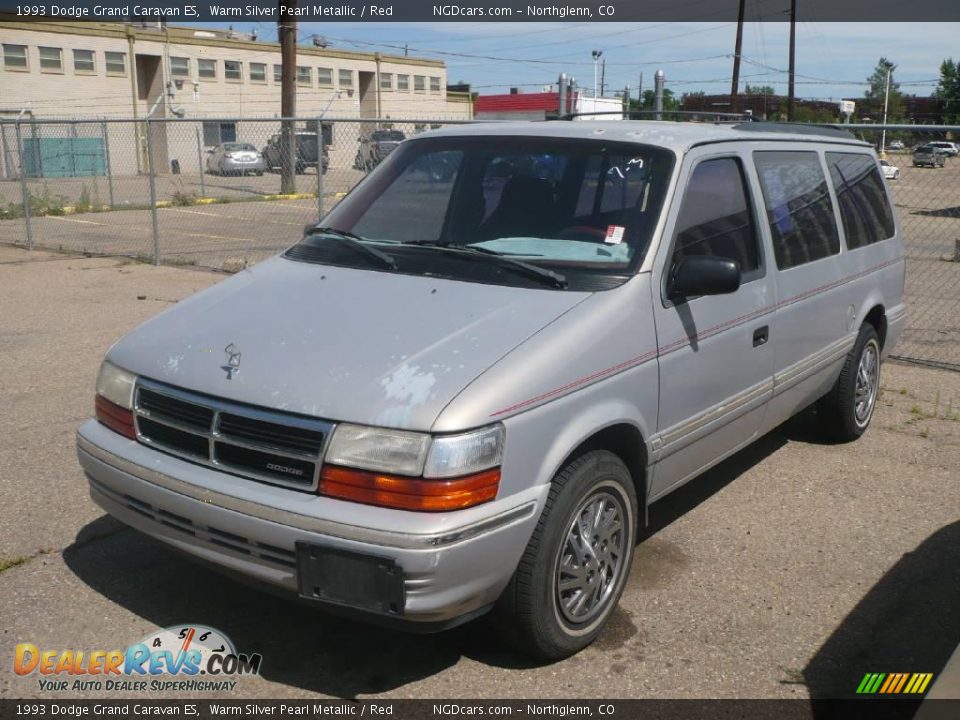 1993 Dodge Grand Caravan ES Warm Silver Pearl Metallic / Red Photo #1