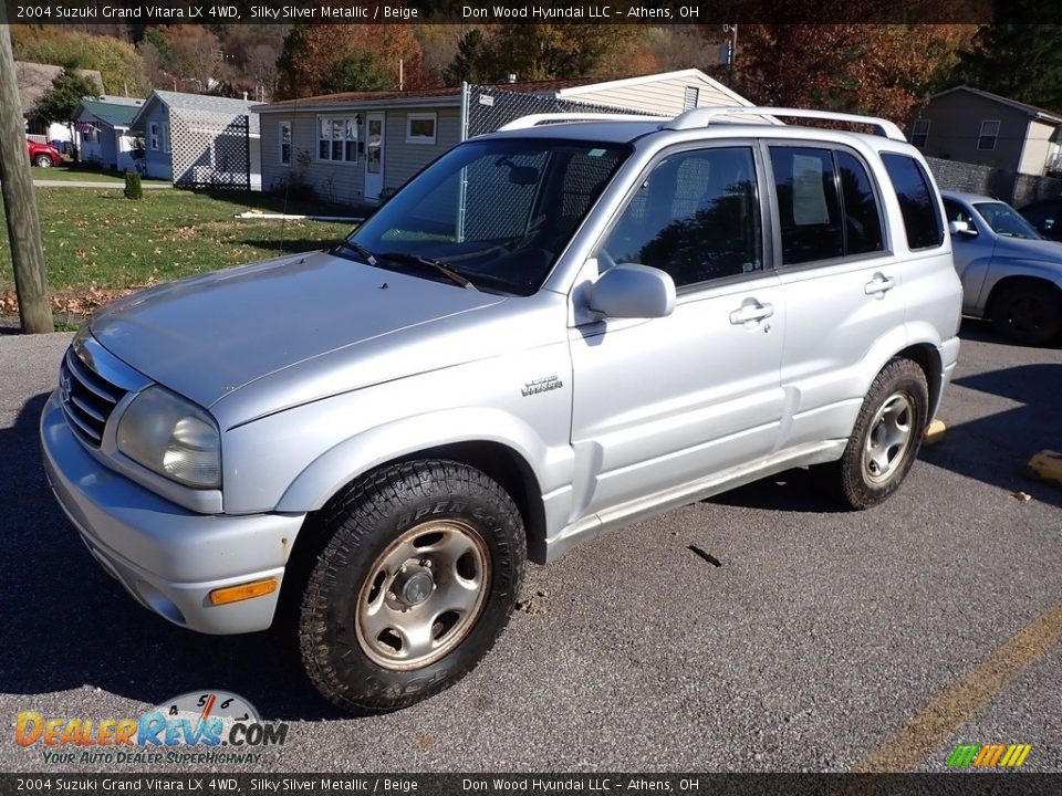 Front 3/4 View of 2004 Suzuki Grand Vitara LX 4WD Photo #5