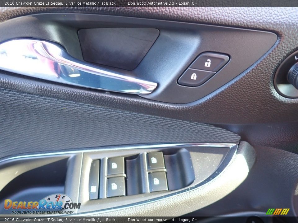 Door Panel of 2016 Chevrolet Cruze LT Sedan Photo #18