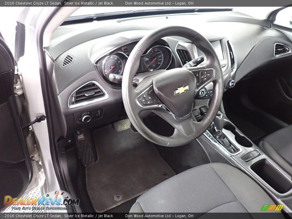 Dashboard of 2016 Chevrolet Cruze LT Sedan Photo #30