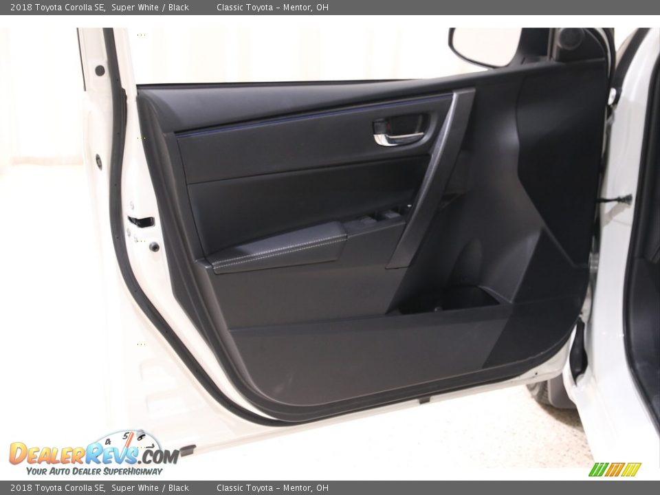 2018 Toyota Corolla SE Super White / Black Photo #4