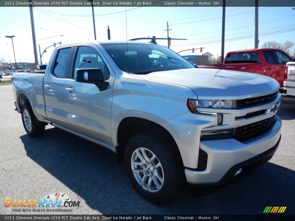 Front 3/4 View of 2021 Chevrolet Silverado 1500 RST Double Cab 4x4 Photo #3