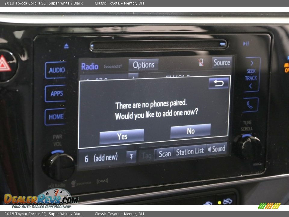 2018 Toyota Corolla SE Super White / Black Photo #11