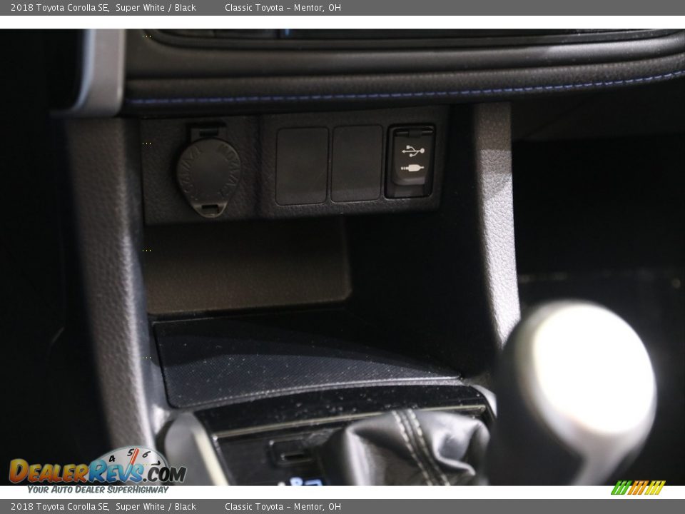 2018 Toyota Corolla SE Super White / Black Photo #12