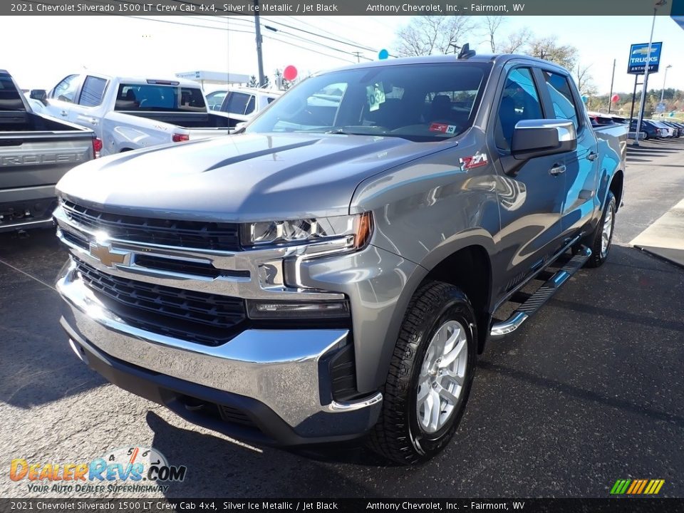 Front 3/4 View of 2021 Chevrolet Silverado 1500 LT Crew Cab 4x4 Photo #12