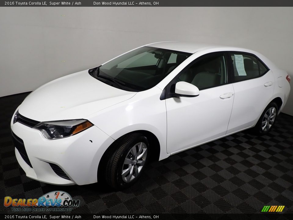 2016 Toyota Corolla LE Super White / Ash Photo #7