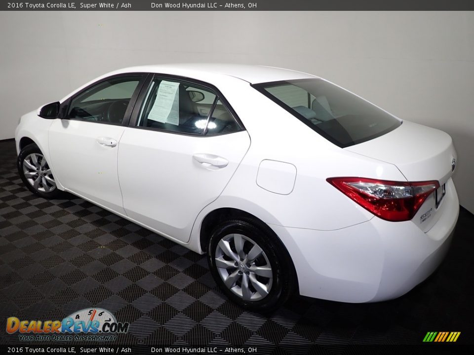 2016 Toyota Corolla LE Super White / Ash Photo #9
