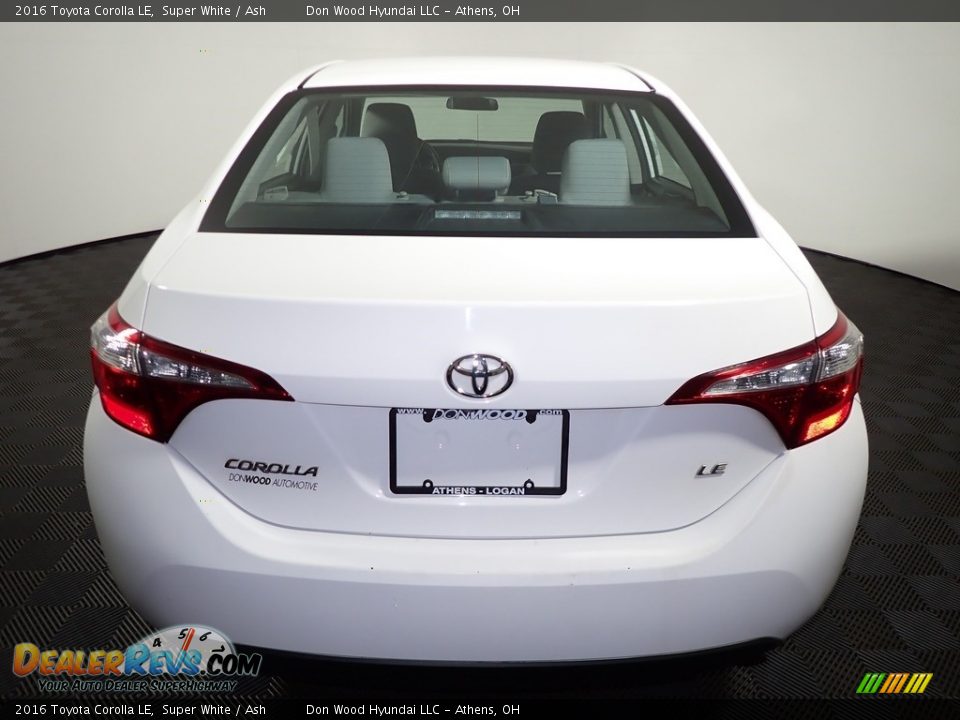 2016 Toyota Corolla LE Super White / Ash Photo #11