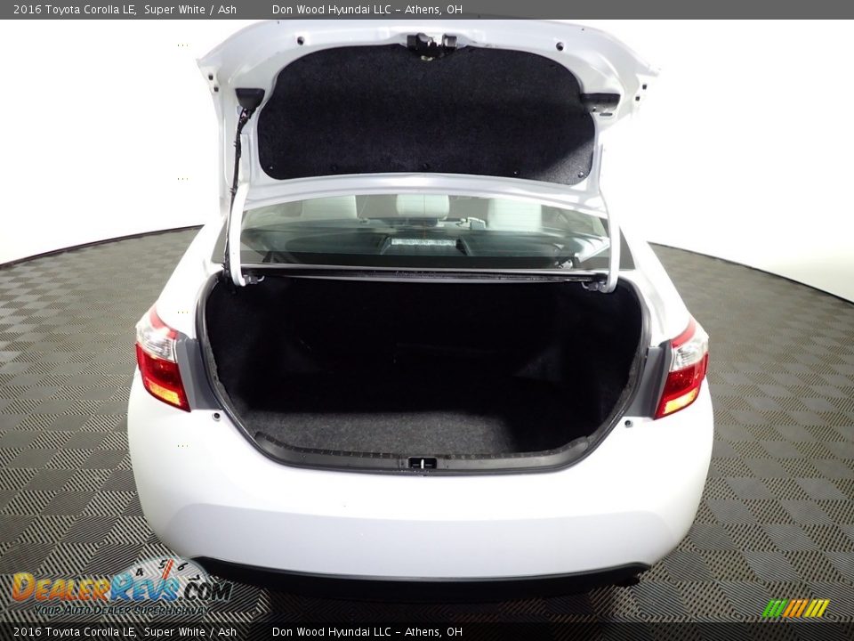 2016 Toyota Corolla LE Super White / Ash Photo #12