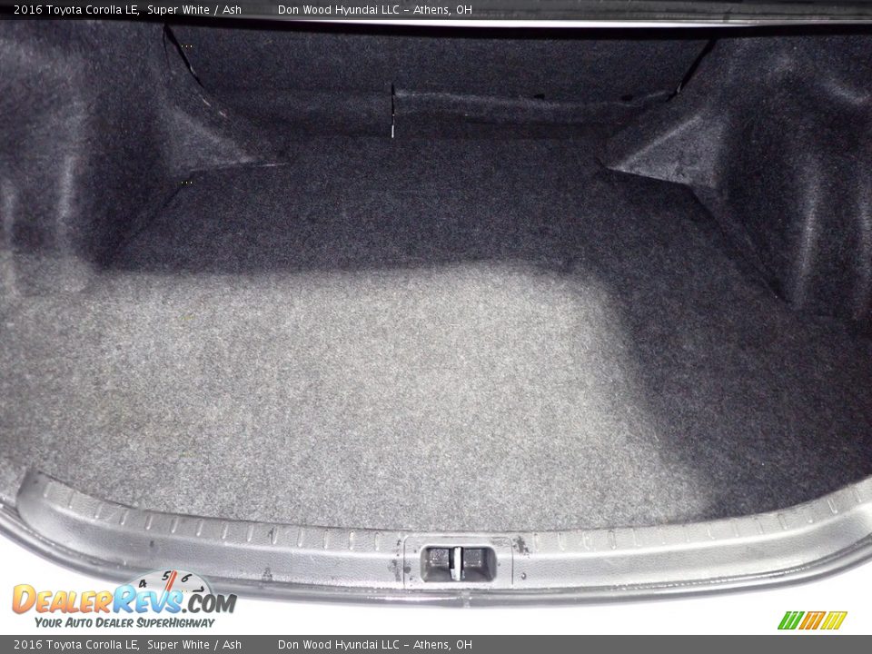 2016 Toyota Corolla LE Super White / Ash Photo #13