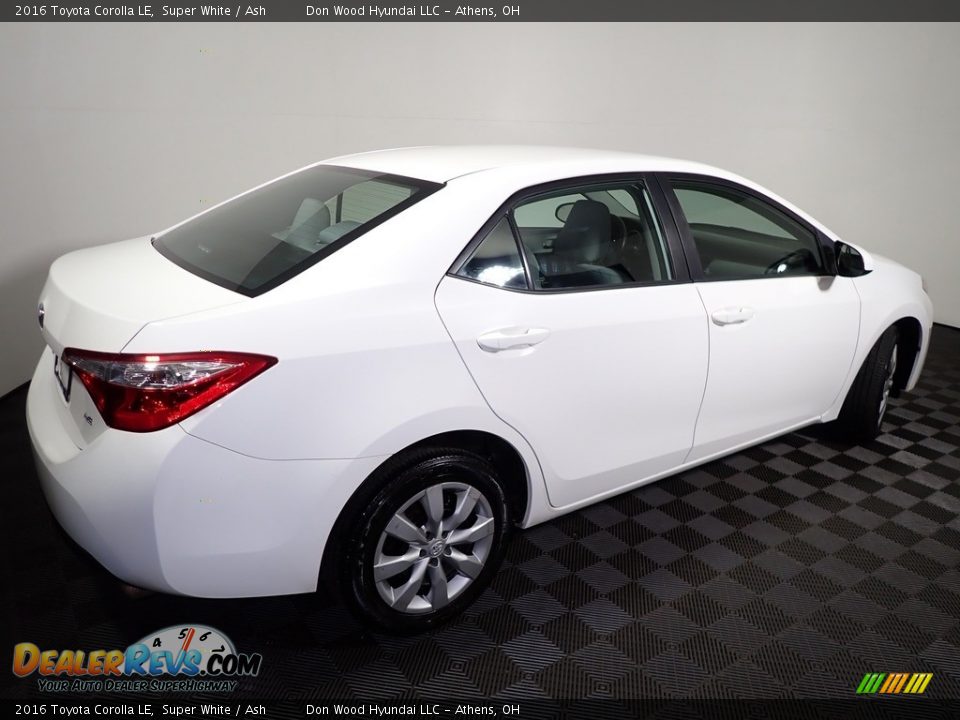 2016 Toyota Corolla LE Super White / Ash Photo #14